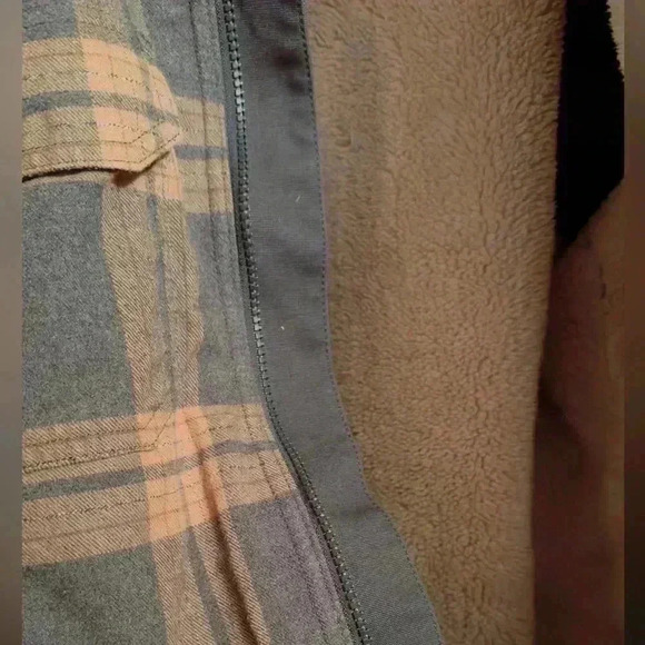 Men's Eddie Bauer Eddie's Favorite Shearling-Lined Flannel Shacket LT - Picture 7 of 8